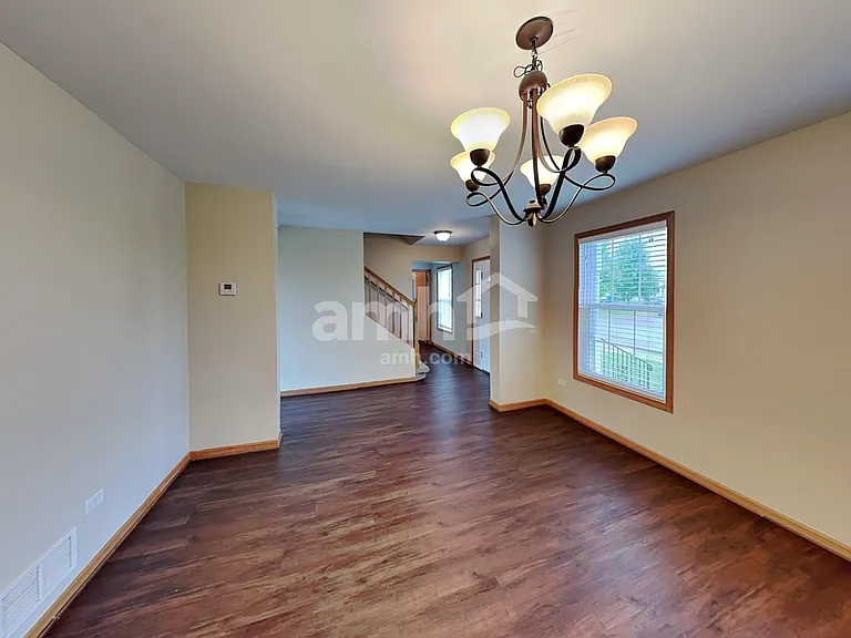 1305 Bassett Dr — Photo 4