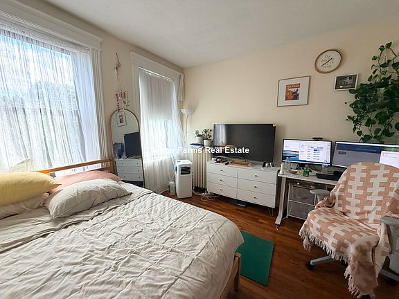 2nd image of 1156 Commonwealth Ave #588