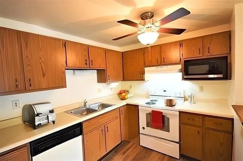 Henry Street Apartments — Photo 2
