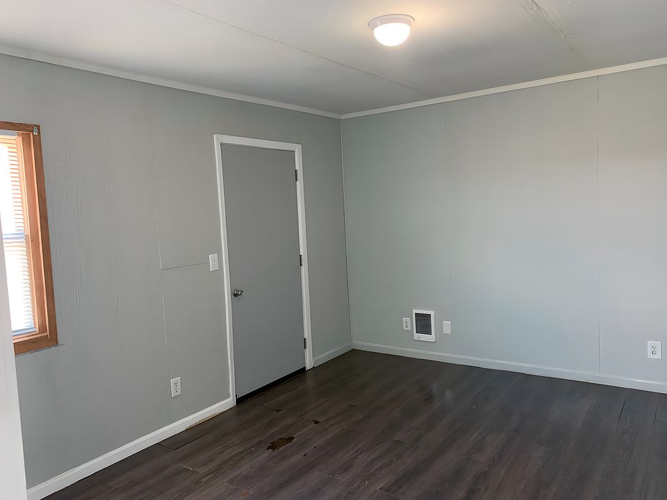 2nd image of 1530 W Paradise Ln