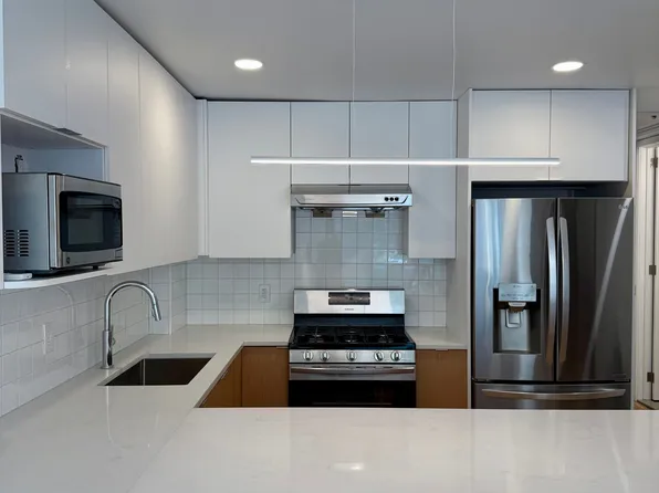 175 Monroe Street image 3 of 11