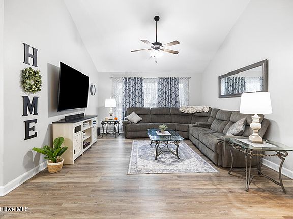 4th image of 4005 E Bishop Court
