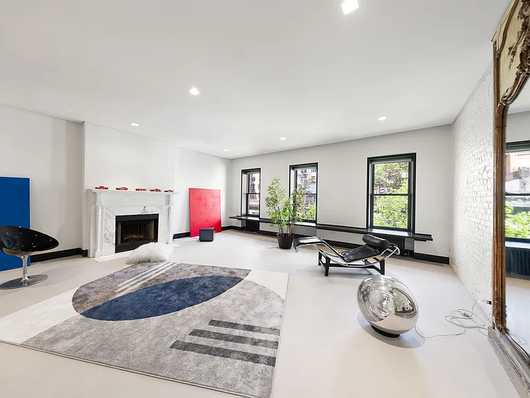 126 E 62nd St #2 — Photo 3