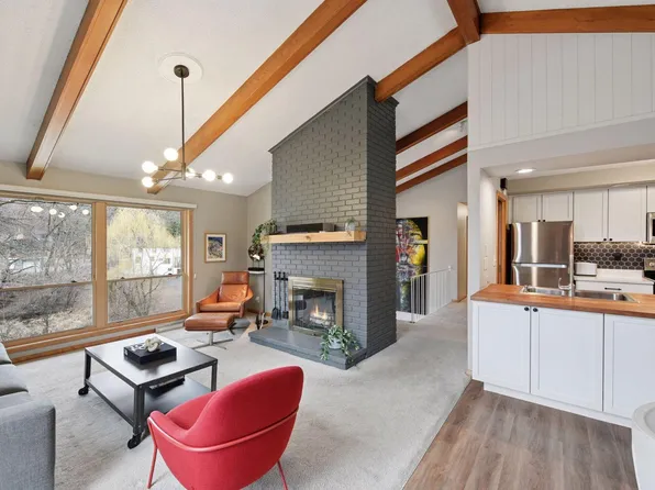 11610 Park Ridge Dr W, Minnetonka, MN 55305