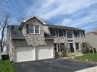 30 Country Side Ct, Easton, PA 18045