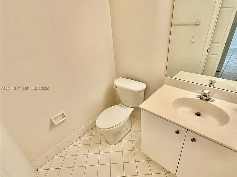 5770 NW 113th Pl — Photo 3