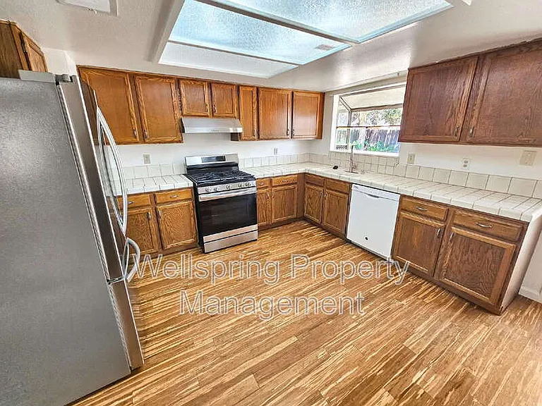 528 Heatherglen Dr — Photo 5