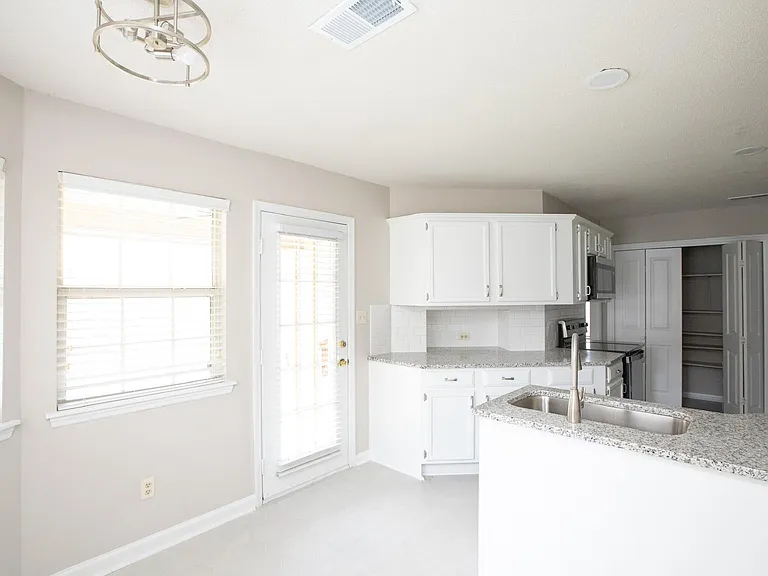 123 Braxton Way — Photo 2
