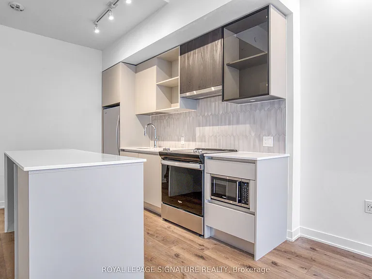 395 Dundas St W #222 — Photo 11
