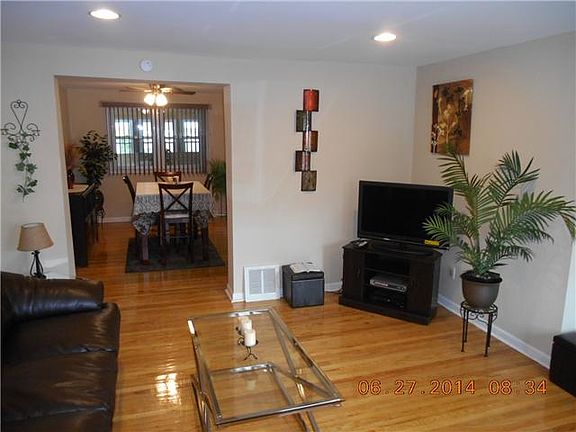 2nd image of 3041 4th Ave