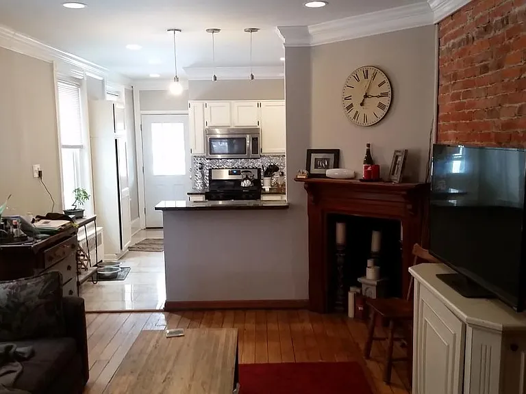 320 Gay St #1 — Photo 3