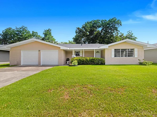 212 N 33rd St, Nederland, TX 77627
