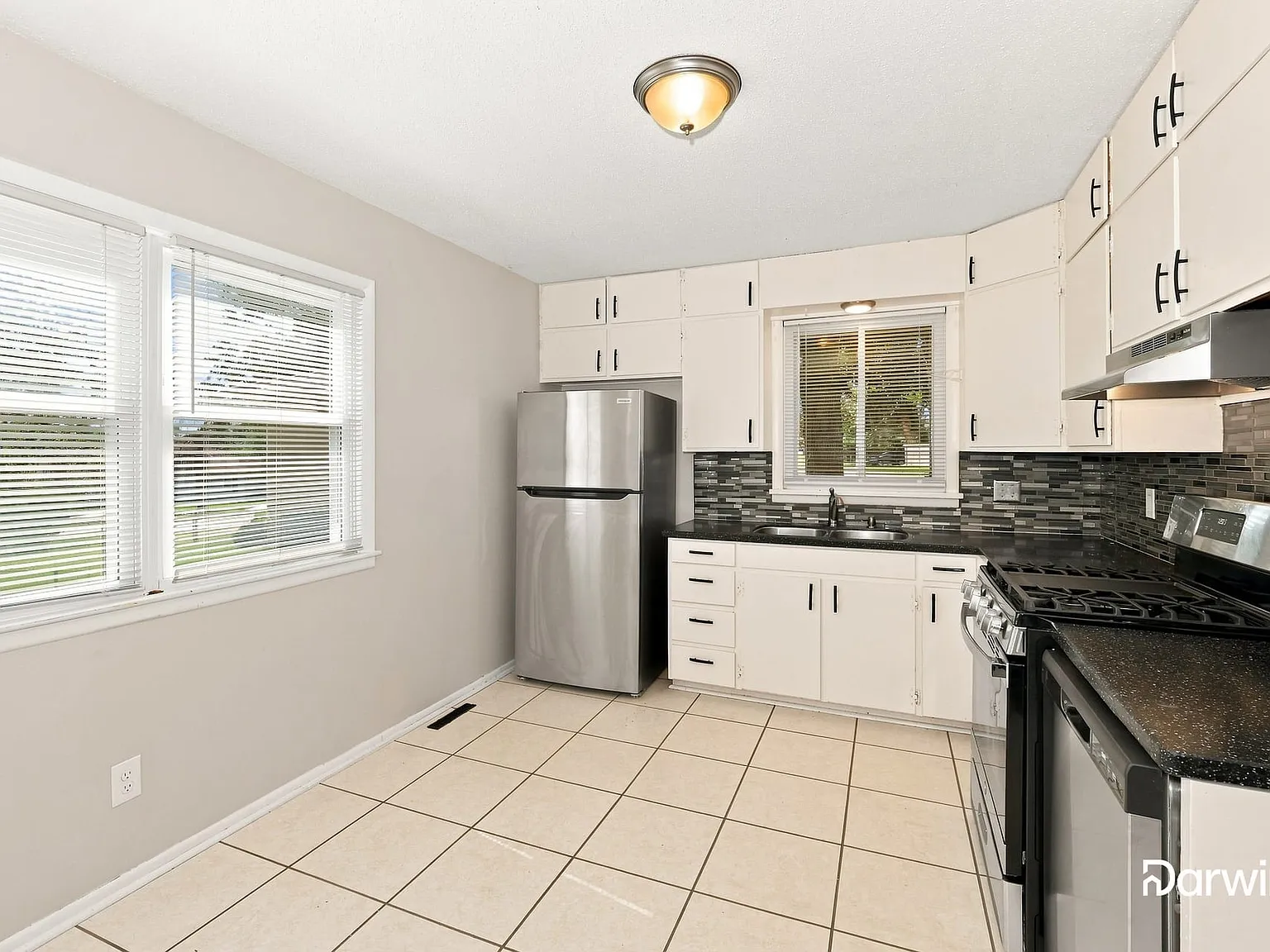 3 bed, 1.5 bath, 1620 sqft, $1,745 — Photo 3
