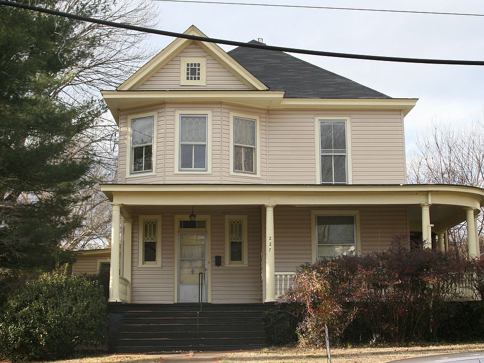 1st image of 227 Warwick Ln #B