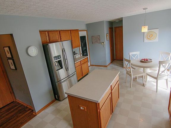 3rd image of 638 Rainbow Dr