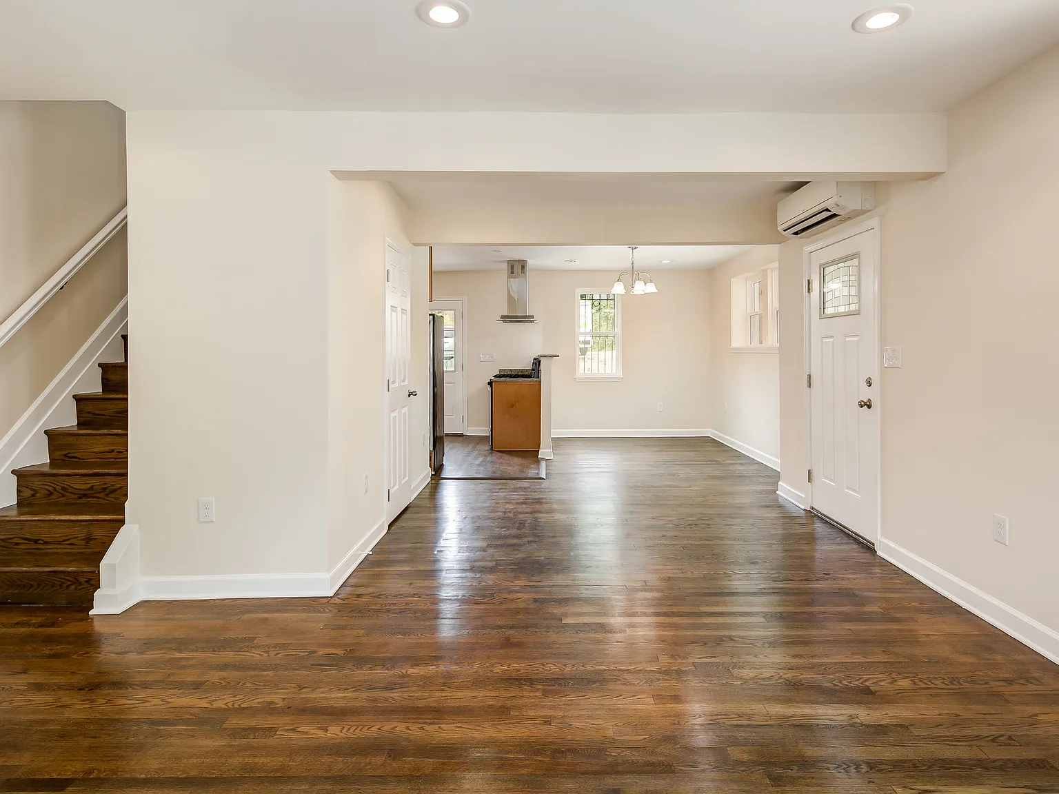 3 bed, 1.5 bath, 1390 sqft, $3,500 — Photo 4