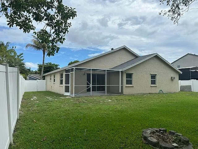 1042 NW 6th Ave — Photo 6