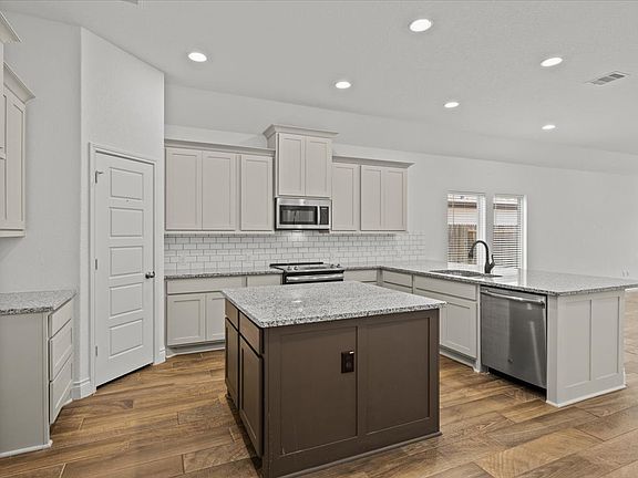 2nd image of 1921 Creek Ridge St