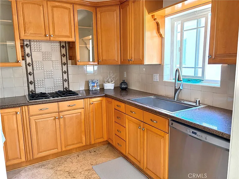 425 S Catalina Ave #4 — Photo 5
