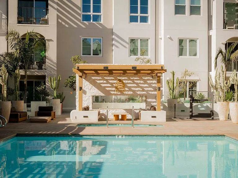 Eddy Redondo Residences — Photo 10