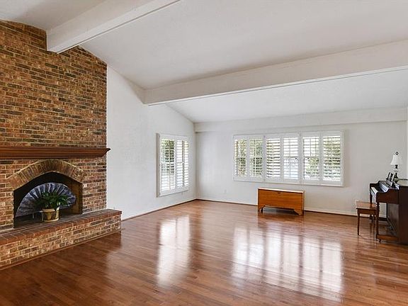 2nd image of 1711 Santa Maria Pl
