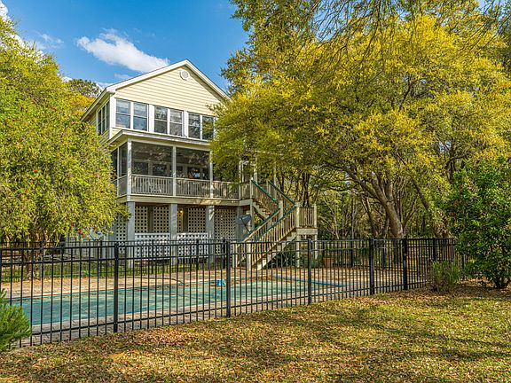 3rd image of 8869 Marsh Aire Ln