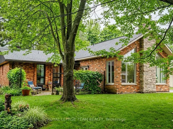 33 Rutherford Cres, Ottawa, ON K2K 1N1
