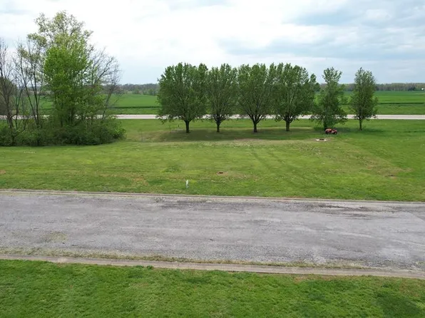 1000 Reinhardt Dr, New Athens, IL 62264