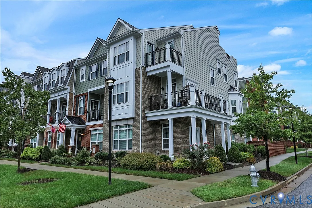 3 bed, 3.5 bath, 2123 sqft, $2,900 — Photo 1