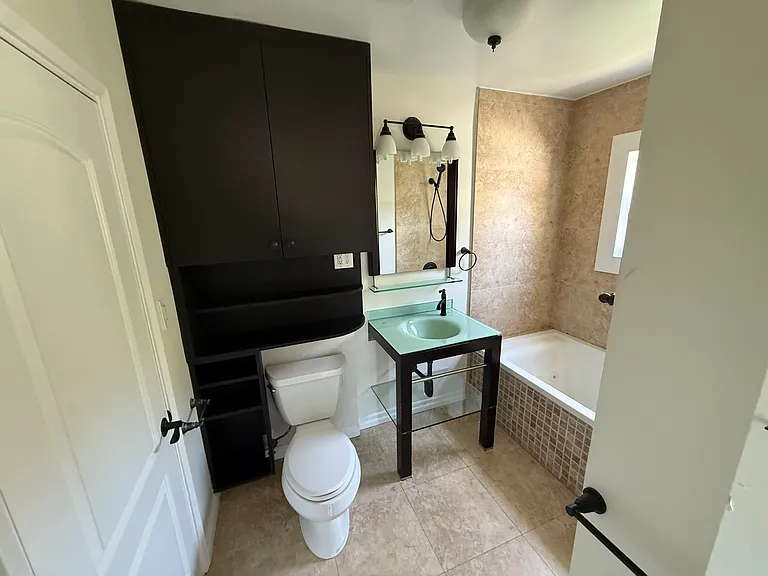 239 1/2 N Mayflower Ave — Photo 29