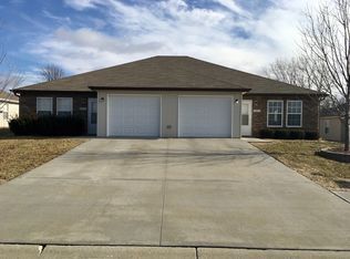 9412 SE 2nd St, Lees Summit, MO 64064