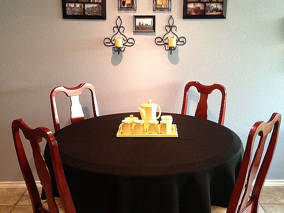 Eat-in kitchen