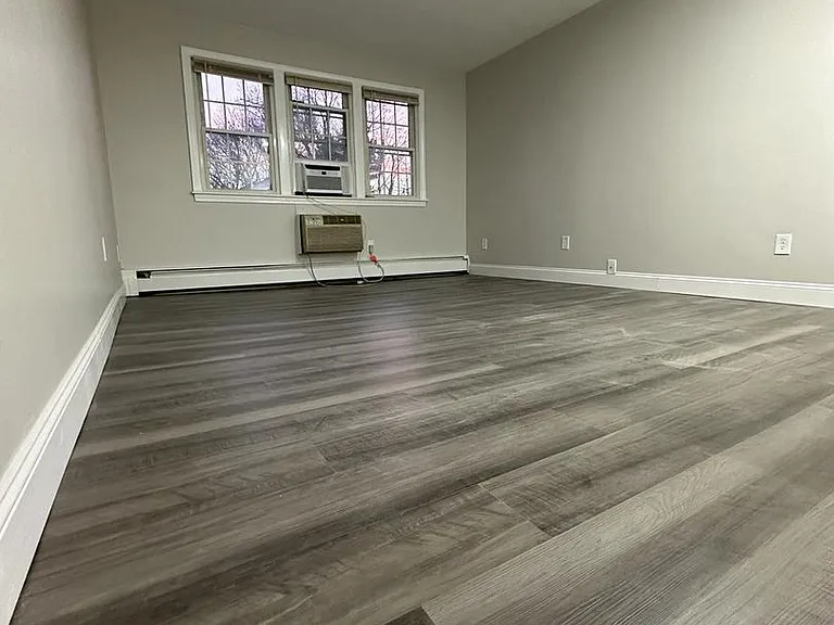 Varnum Apartments — Photo 3