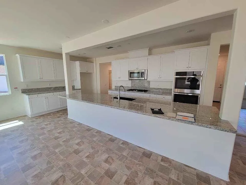 1 bed, $952 — Photo 2