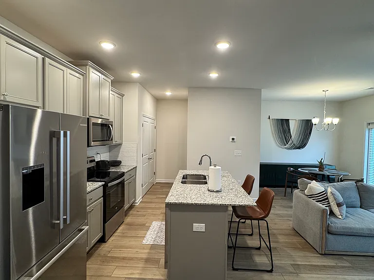 1146 Westhampton Way — Photo 3