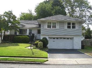 1351 Sandra Ln, Merrick, NY 11566