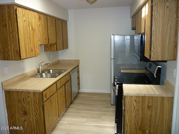 3rd image of 408 W BLACKHAWK Drive #2