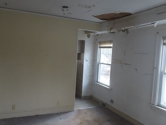 5th image of 523 S Monterey Ave