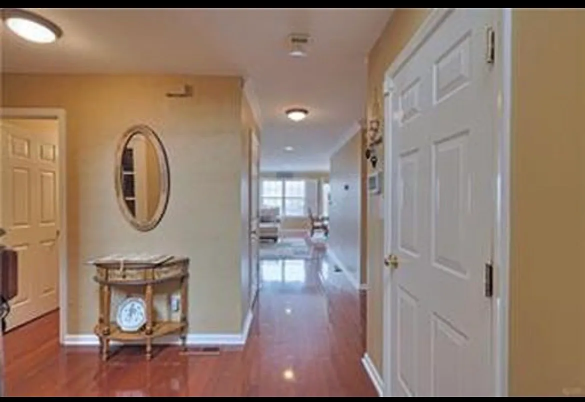 Building Photo - 1020 Vanguard Dr