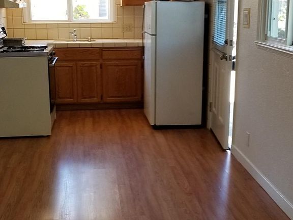 2nd image of 216 Cypress Ave #B