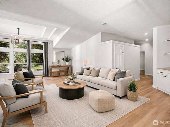 5th image of 101 S Tulloch