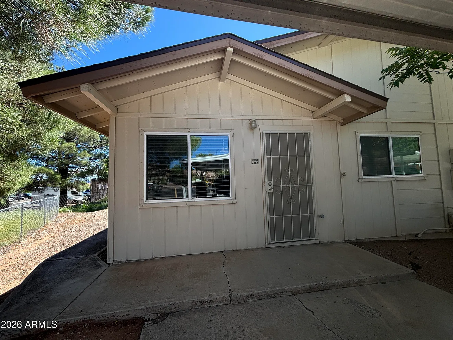 2 bed, 1.0 bath, 912 sqft, $1,295 — Photo 1