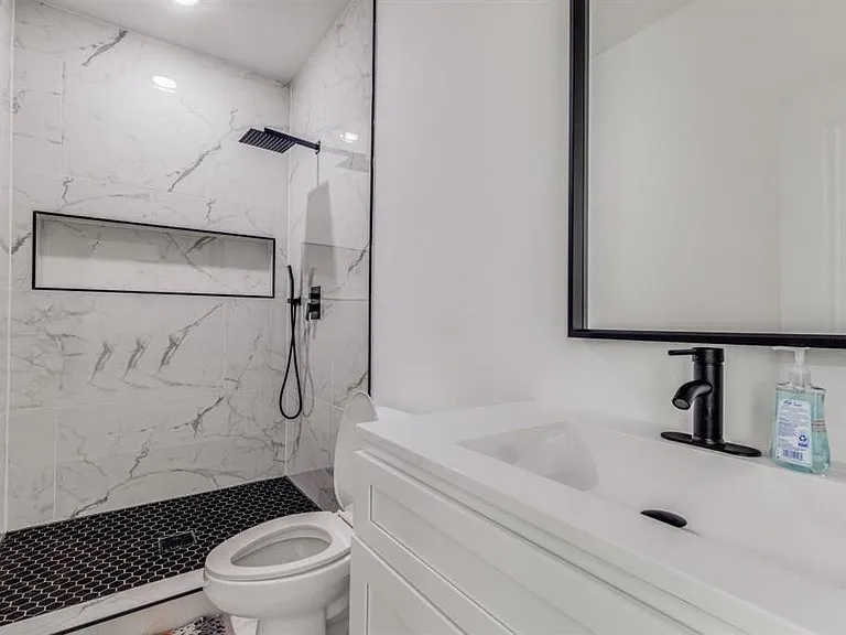 2214 Dyson St — Photo 9