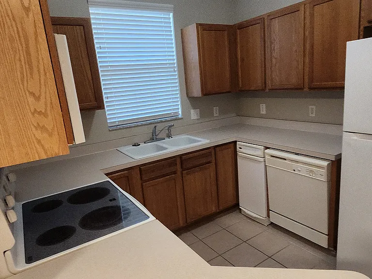 2125 Golden Oak Ln #2125 — Photo 6