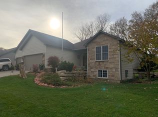 301 Ruths Ln, Wamego, KS 66547