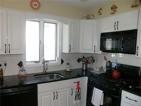 4th image of 21 Woodlawn Ave