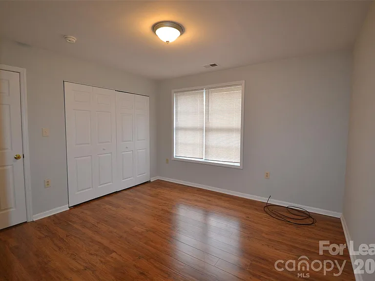 924 Junius St — Photo 10