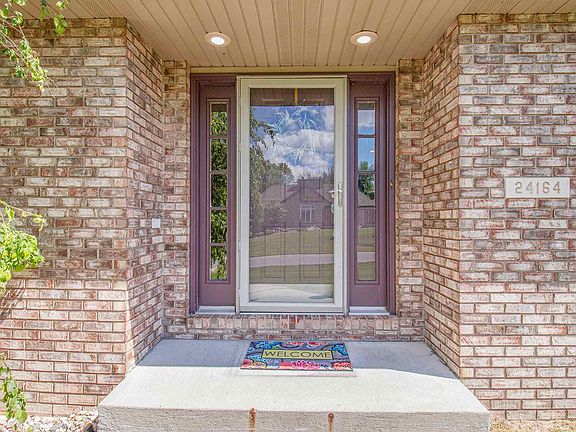 3rd image of 24164 Villa Ct
