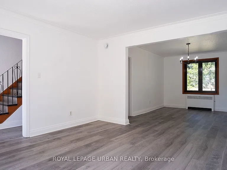 14 Camrose Cres — Photo 4