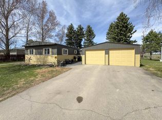 416 4th Ave E, Ray, ND 58849